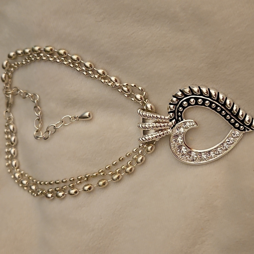 MONTANA SILVERSMITHS Silver Two-tone Rhinestone Heart Pendant Choker Necklace - Picture 2 of 8